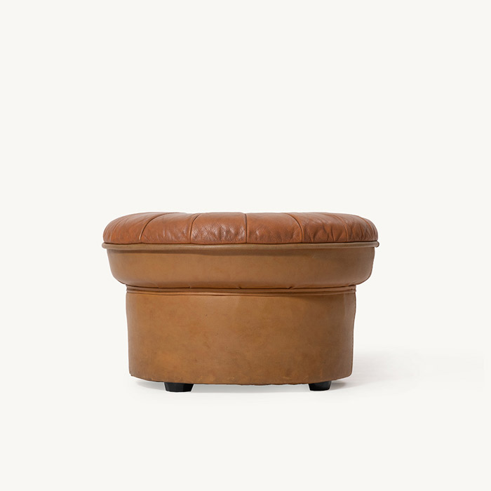 棕色皮革圓形矮凳