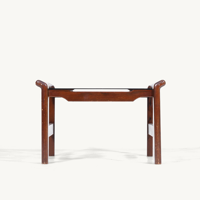 深棕色方型玻璃茶几